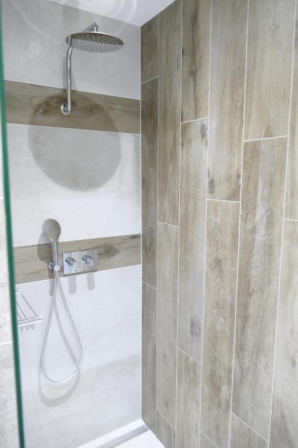 Les Agapanthes Bed & Breakfast Camphin-en-Pevele Екстериор снимка